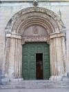 [Coppito (AQ): portal of Church of S. Pietro]
